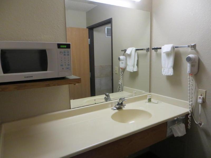 Super 8 Davenport Hotel Bagian luar foto